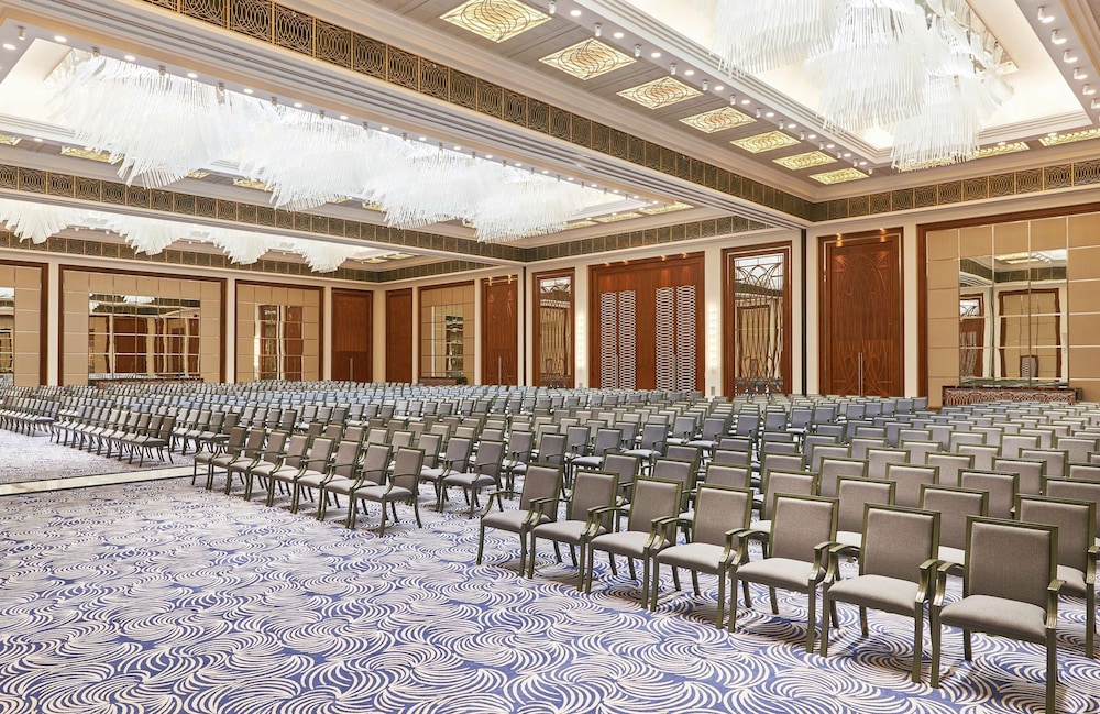 Hilton Dubai Al Habtoor City — снимок 2