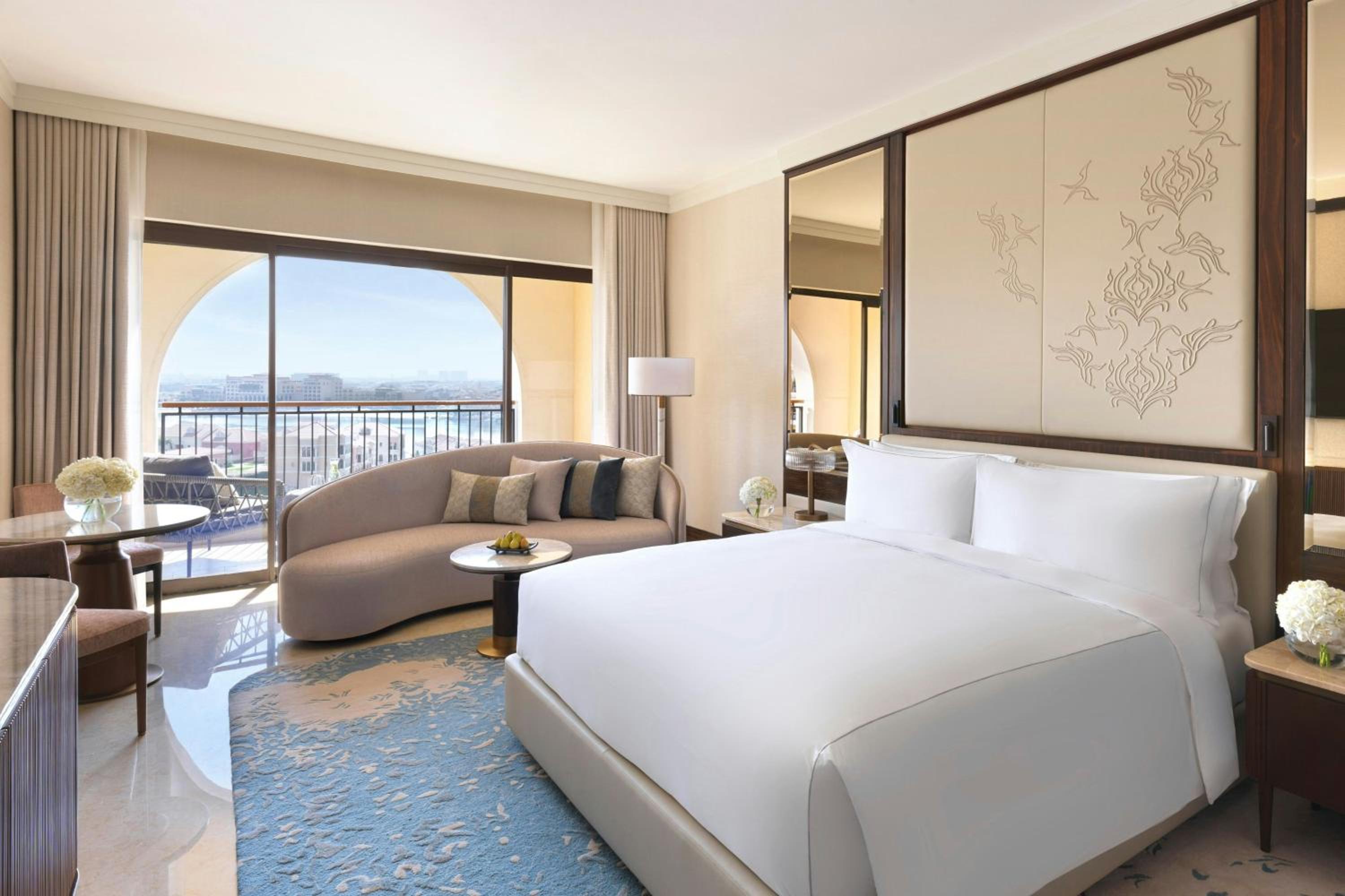 The Ritz-Carlton Abu Dhabi, Grand Canal — снимок 18