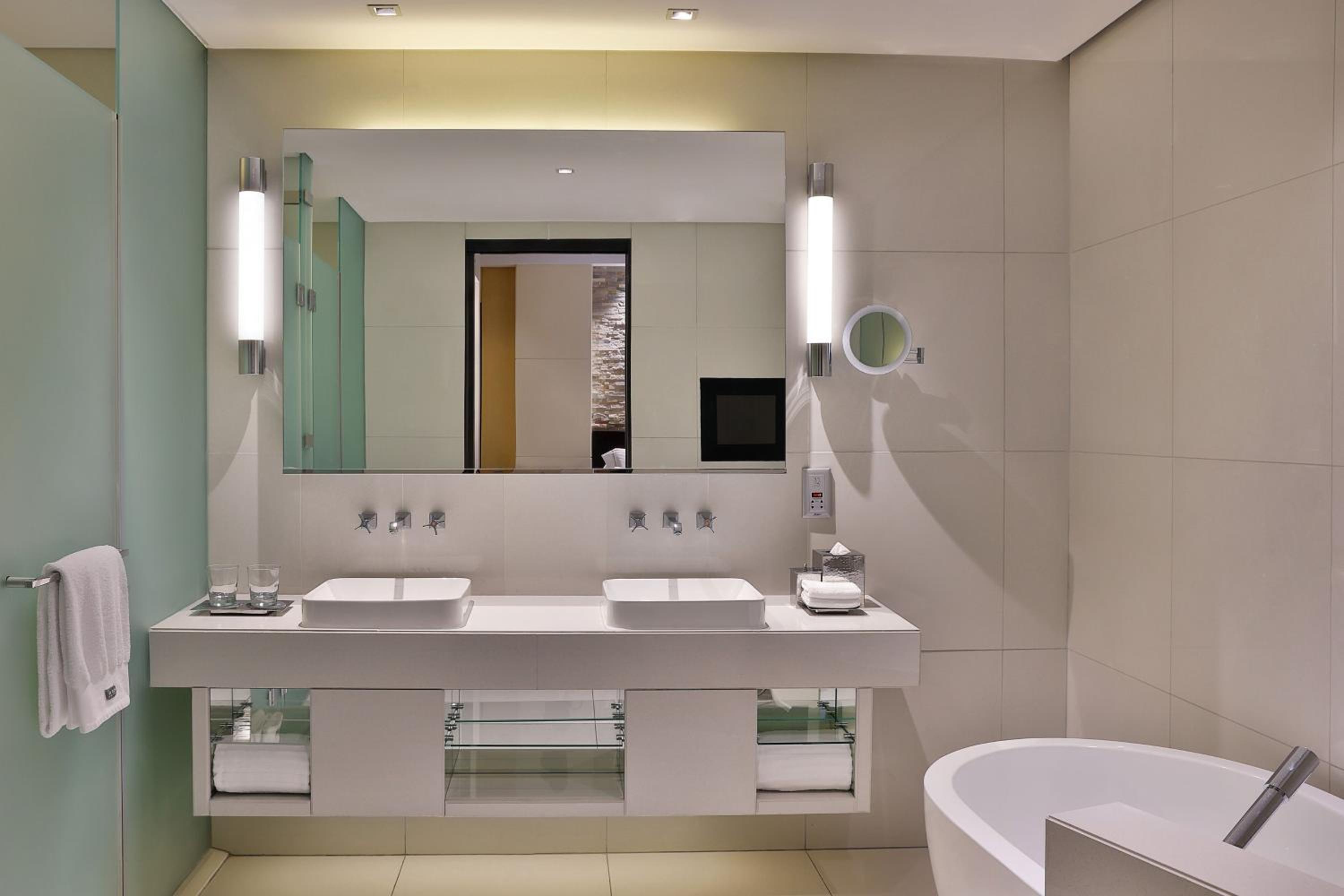 The Westin City Centre Bahrain — снимок 13