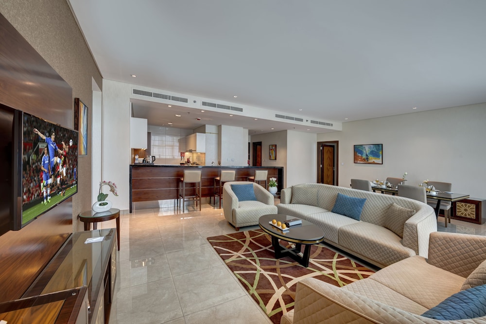 Royal Continental Suites — снимок 12