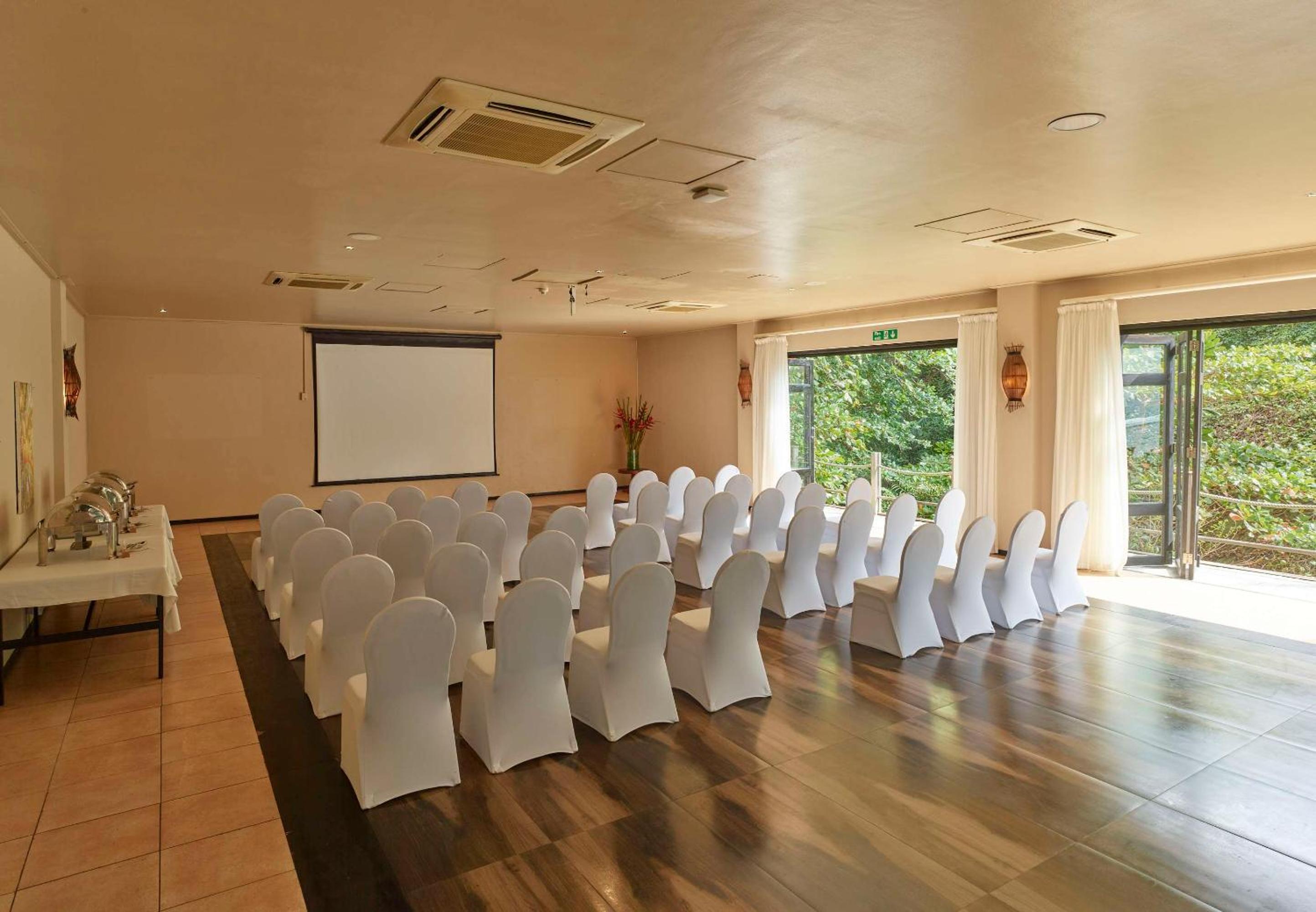 DoubleTree by Hilton Seychelles - Allamanda Resort & Spa — снимок 30
