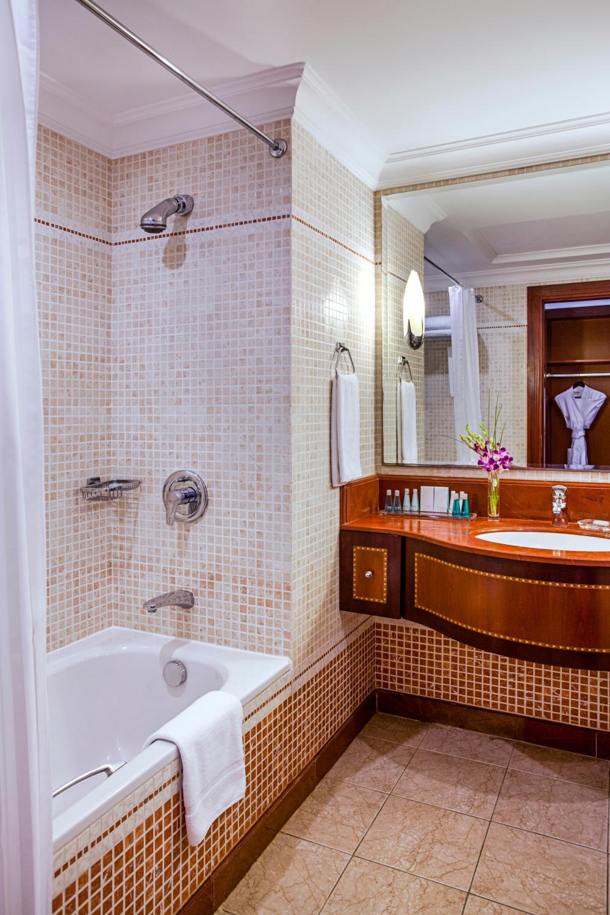 Corniche Hotel Abu Dhabi — снимок 24