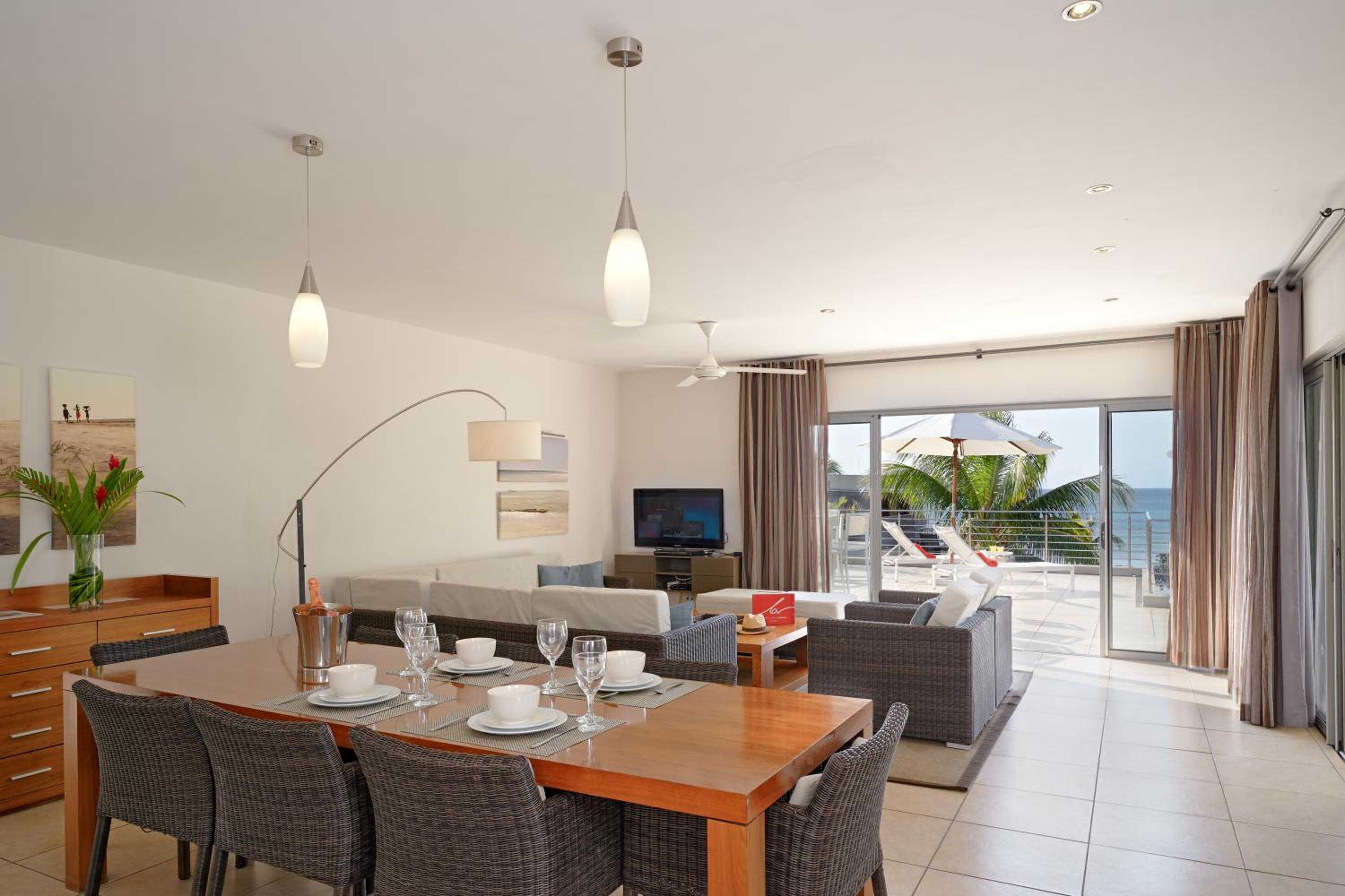 Bon Azur Beachfront Suites and Penthouses by Lov — снимок 4