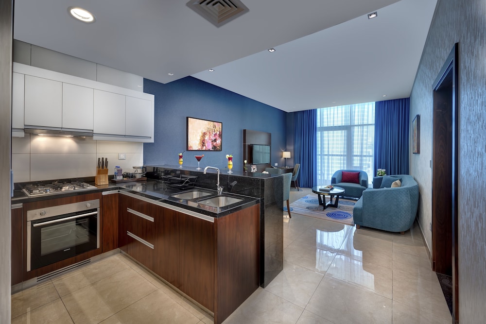 Royal Continental Suites — снимок 19