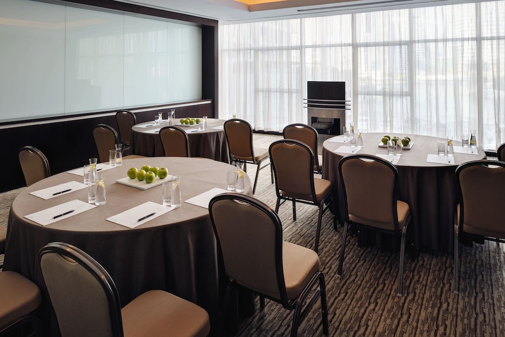 Mövenpick Hotel Jumeirah Lakes Towers — снимок 4
