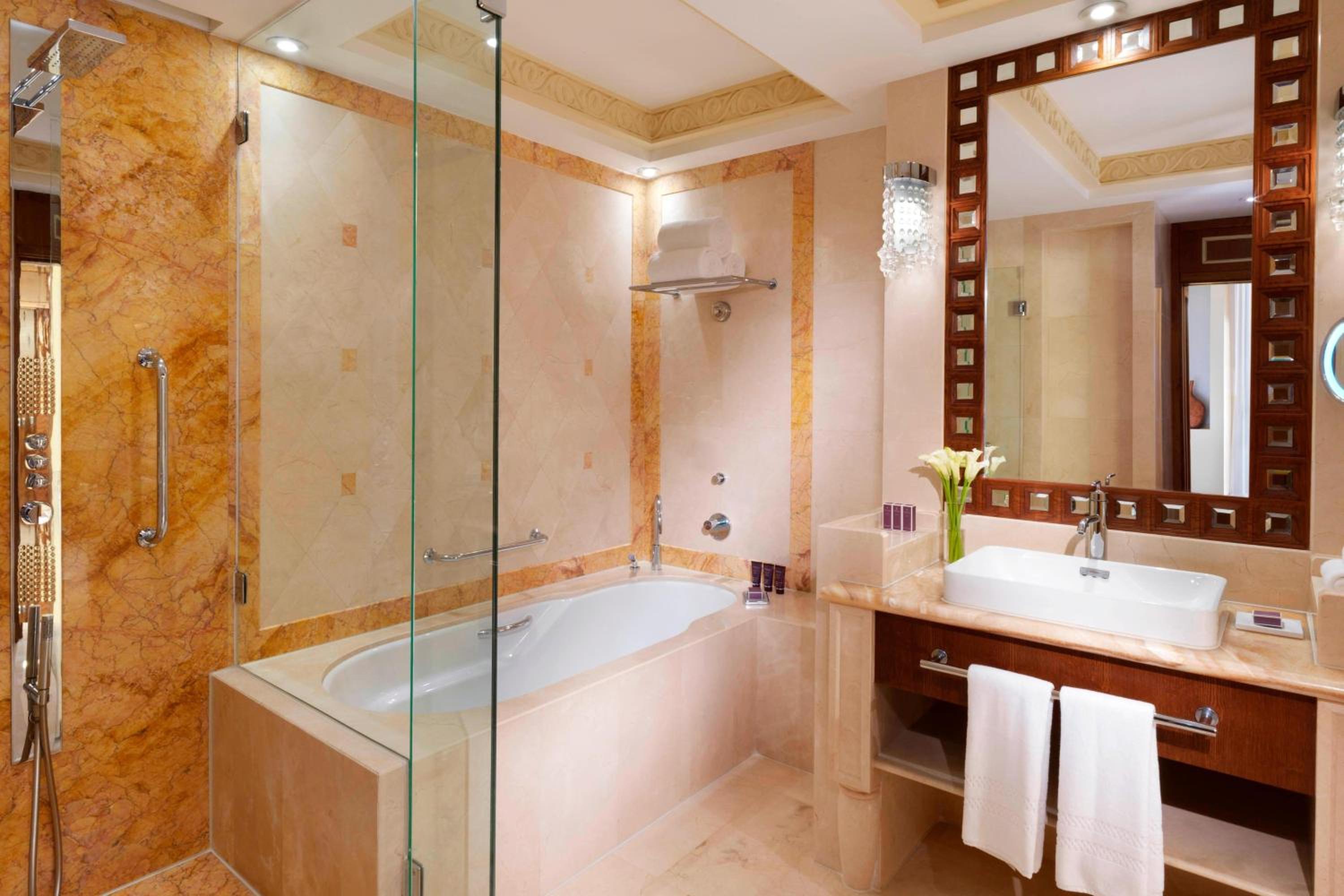 Al Bustan Palace, a Ritz-Carlton Hotel — снимок 15