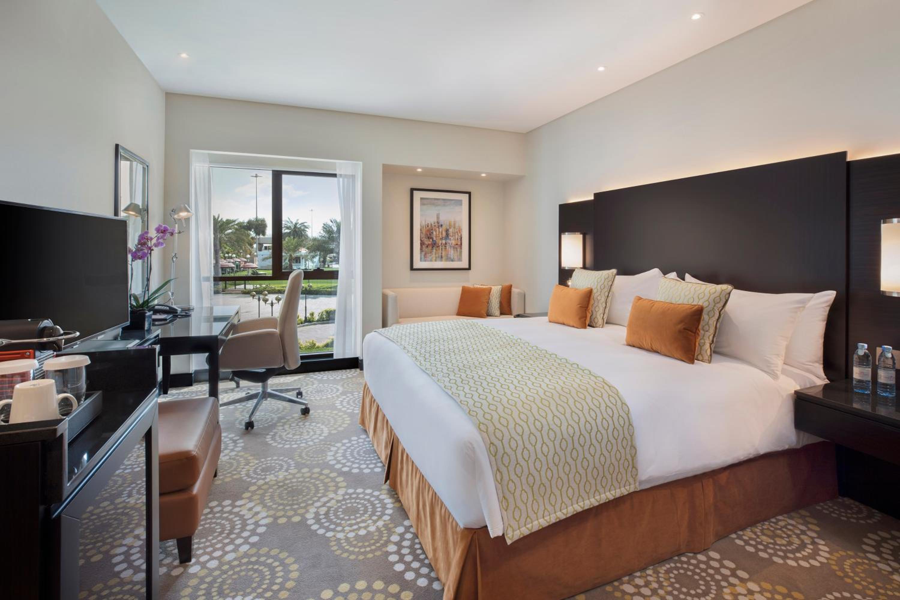 Crowne Plaza Bahrain, an IHG Hotel — снимок 17