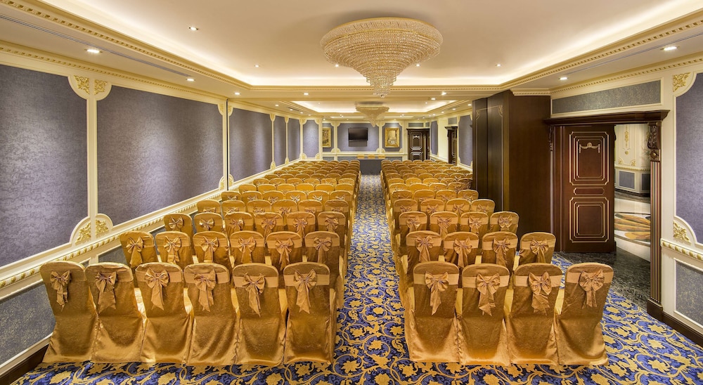 Royal Rose Hotel — снимок 15