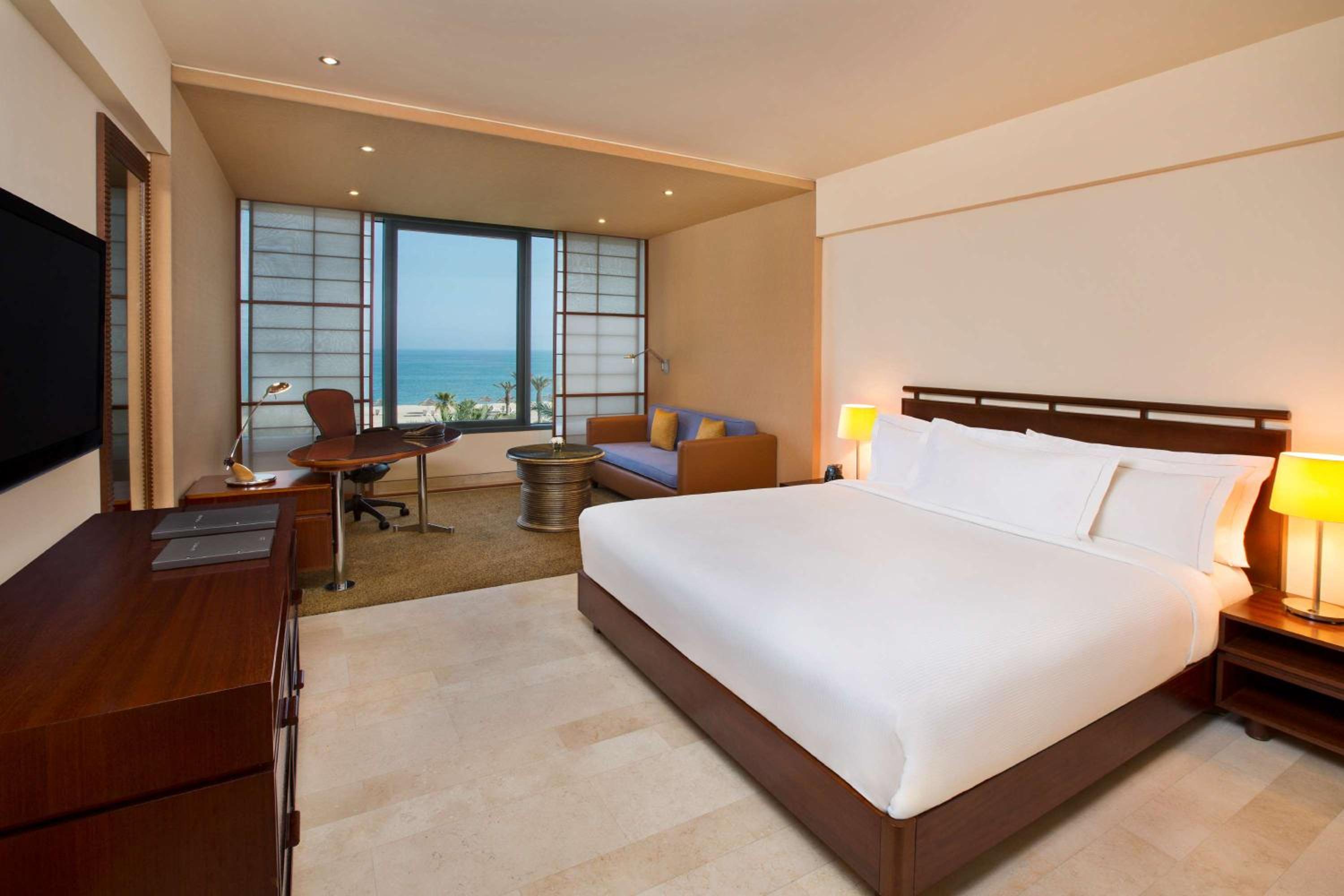 Hilton Kuwait Resort — снимок 18