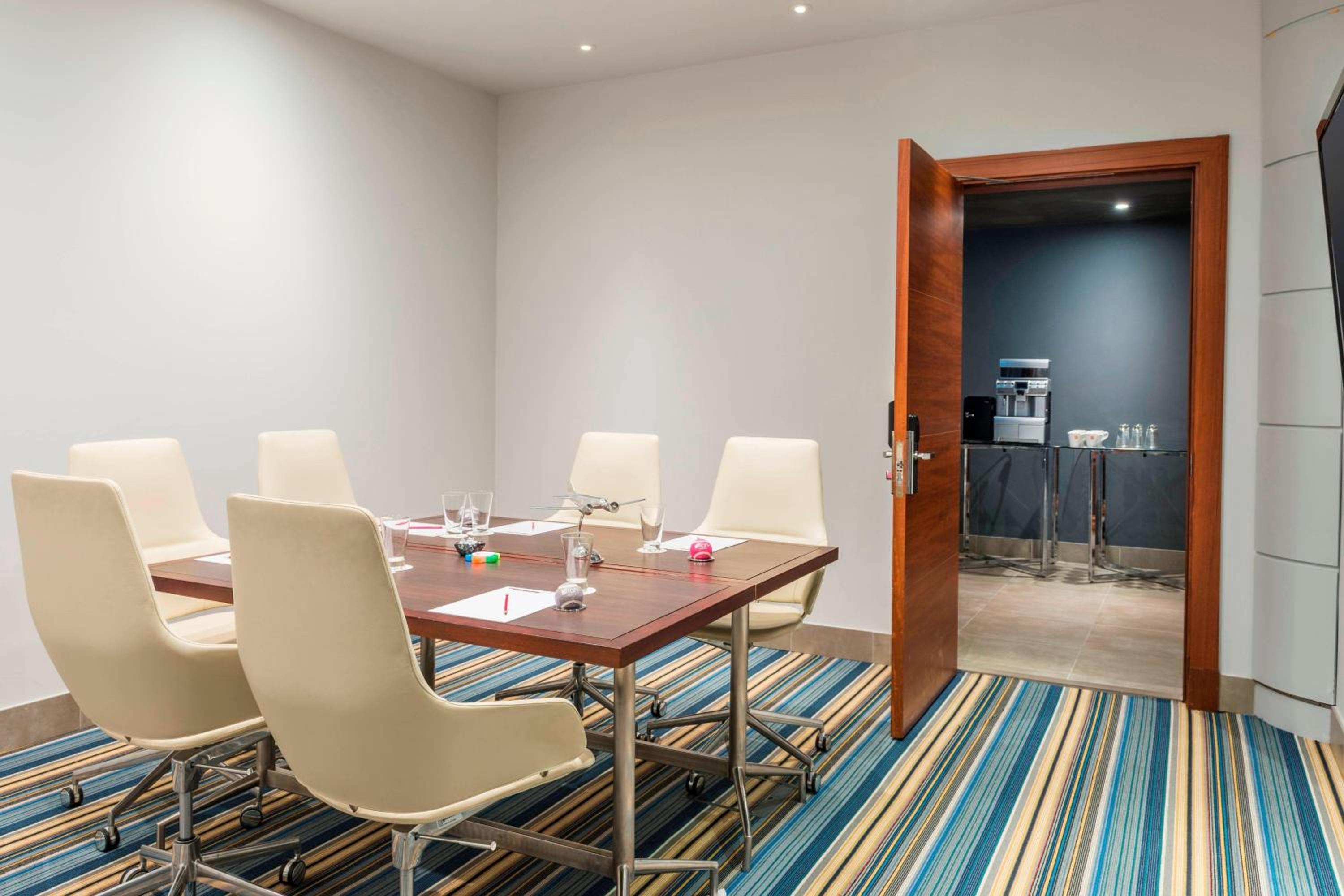 Aloft Abu Dhabi, a Marriott Hotel — снимок 22