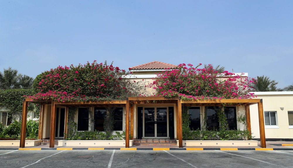 Al Bander Hotel & Resort — вид курорта