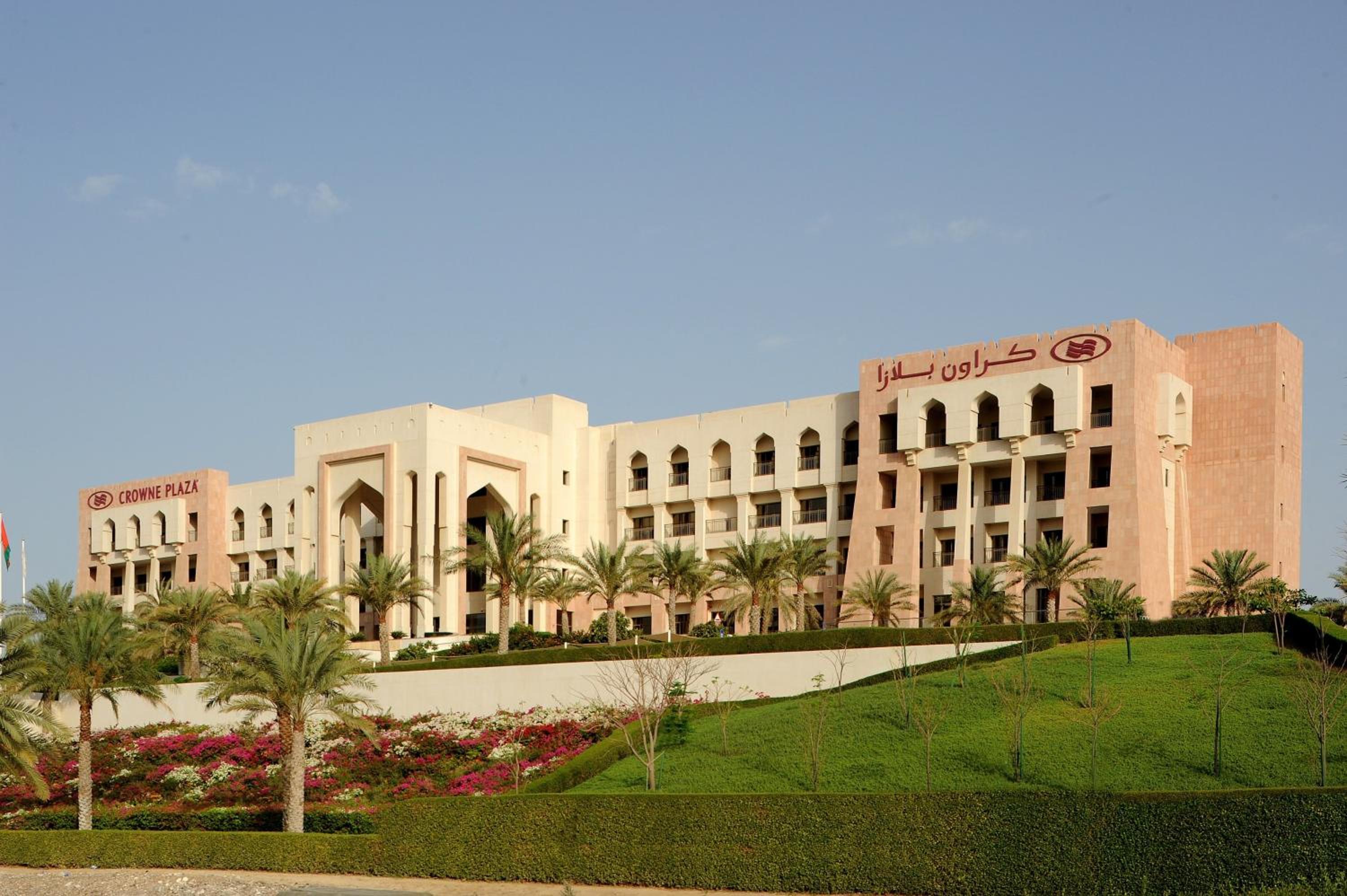 Crowne Plaza Sohar, an IHG Hotel — вид курорта