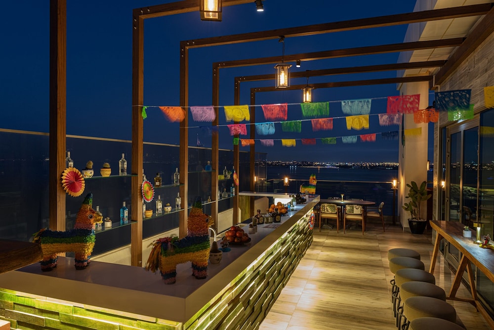 Aloft Palm Jumeirah, a Marriott Hotel — снимок 29