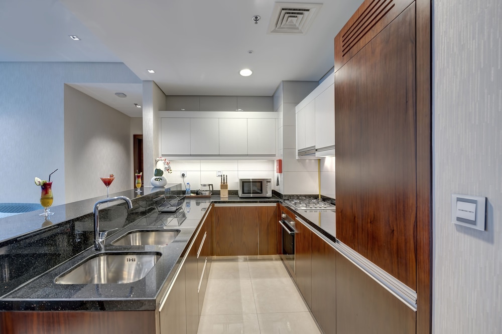 Royal Continental Suites — снимок 10