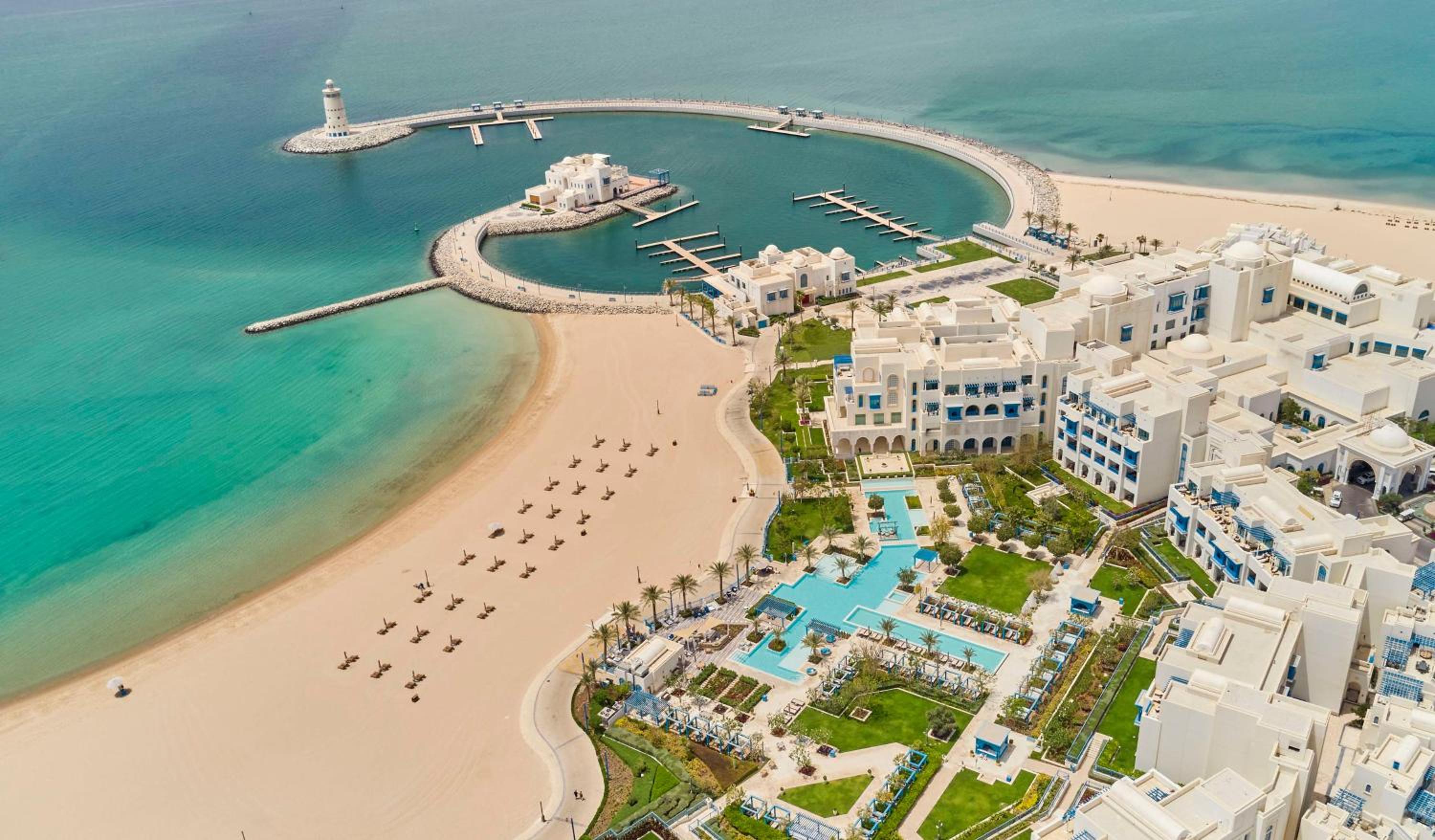 Hilton Salwa Beach Resort & Villas — вид курорта