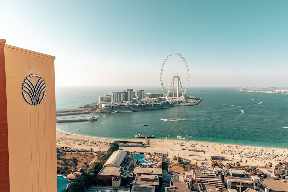 Amwaj Rotana, Jumeirah Beach - Dubai — вид курорта