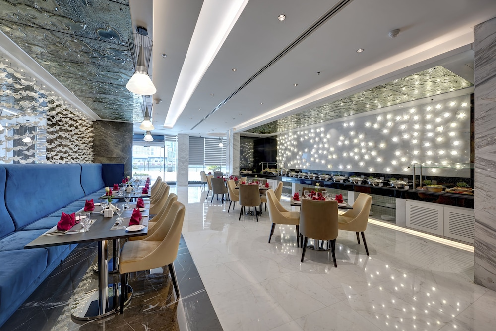 Royal Continental Suites — снимок 4