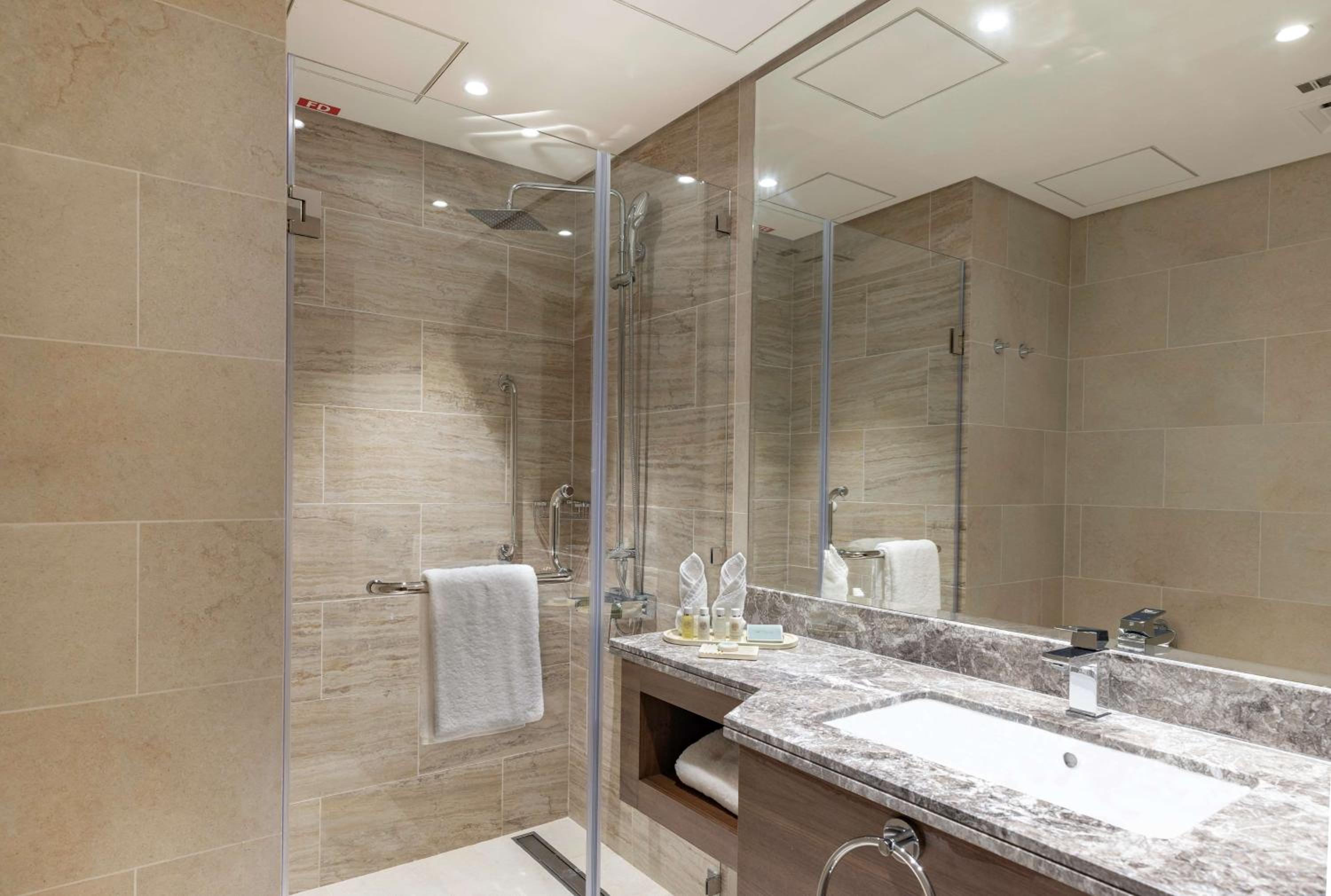 DoubleTree by Hilton Doha Downtown — снимок 7