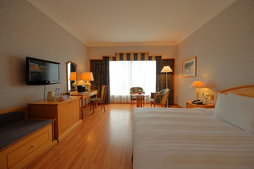 Crowne Plaza Abu Dhabi, an IHG Hotel — снимок 13