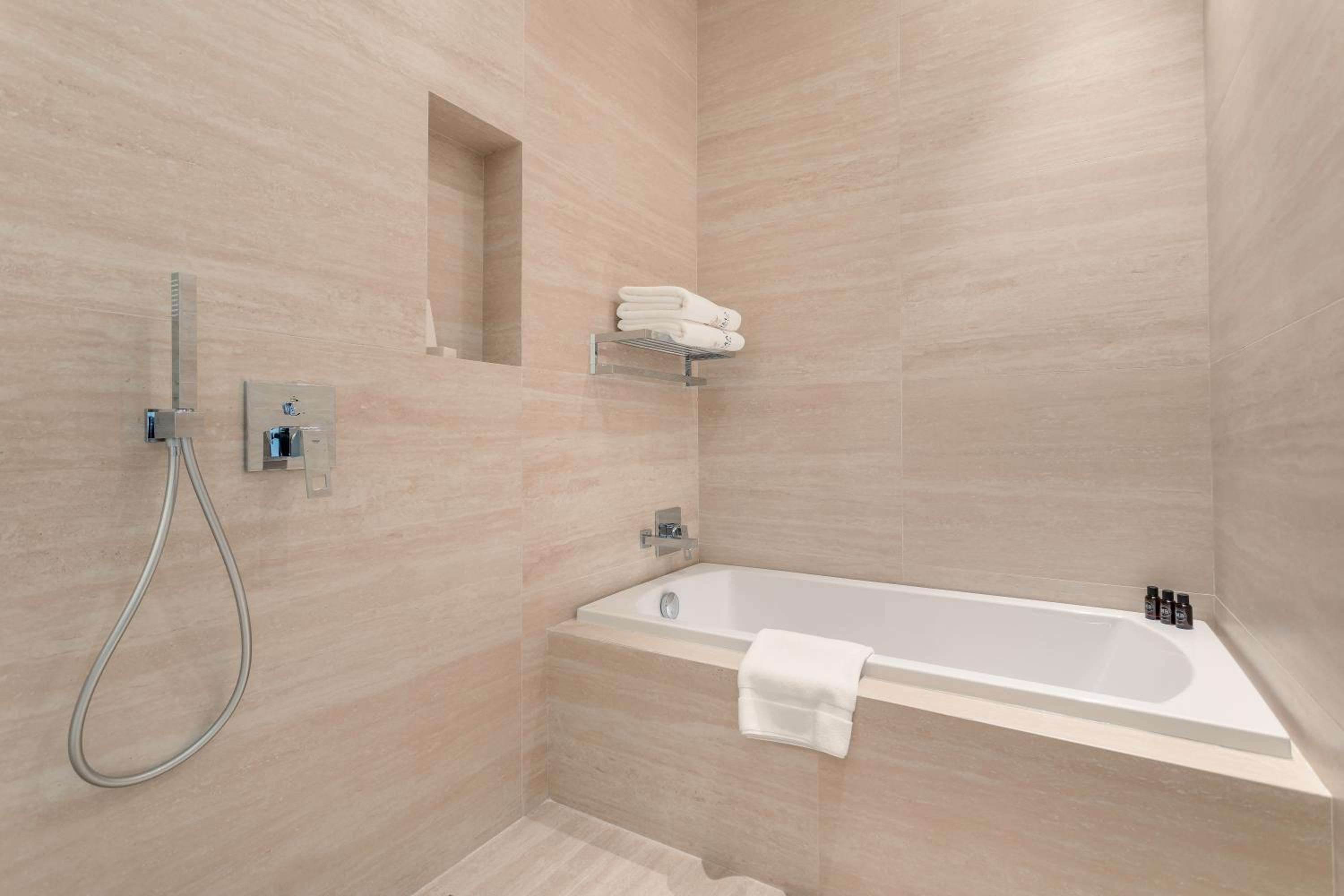 Ajman Hotel — снимок 12