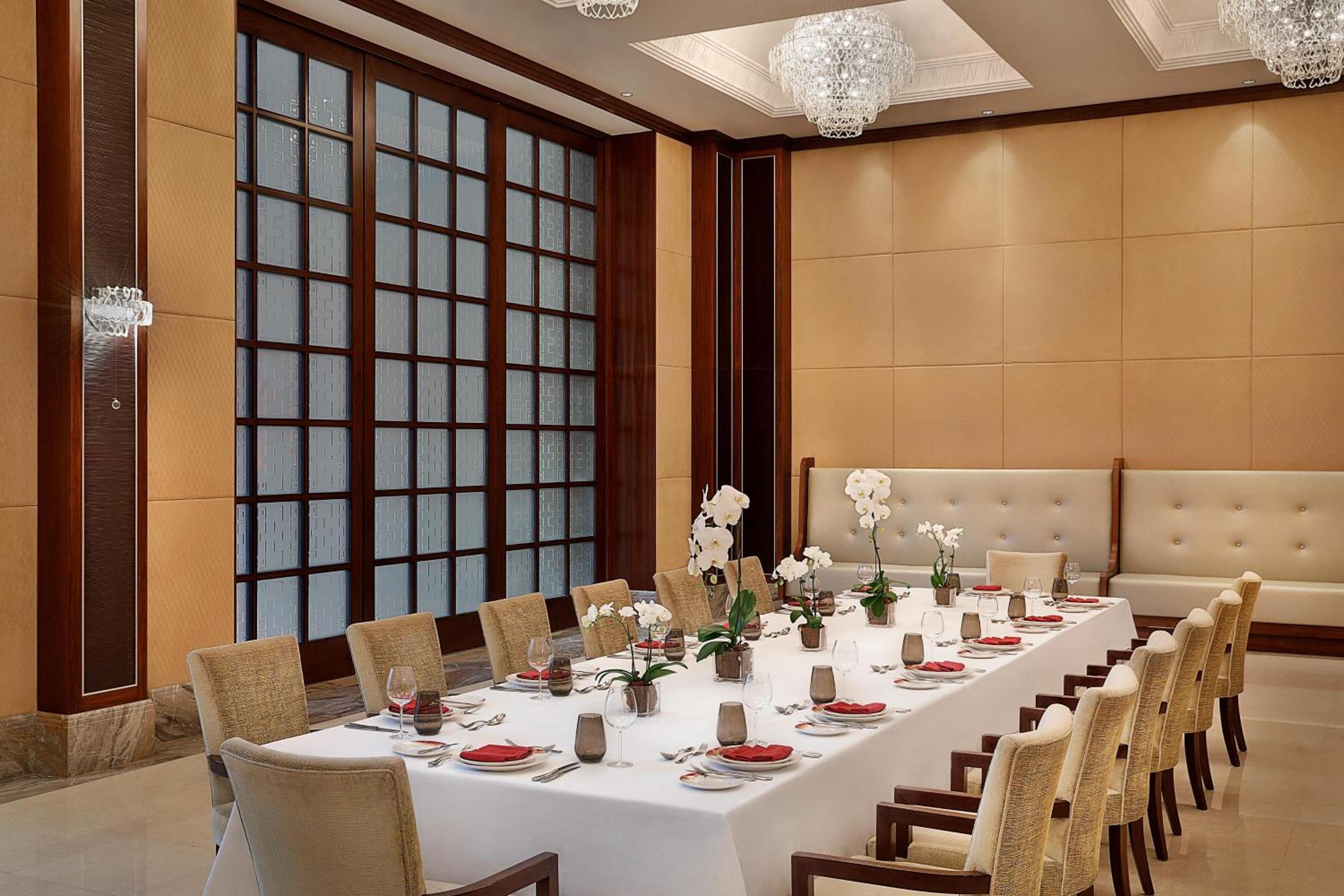 Sheraton Oman Hotel — снимок 12