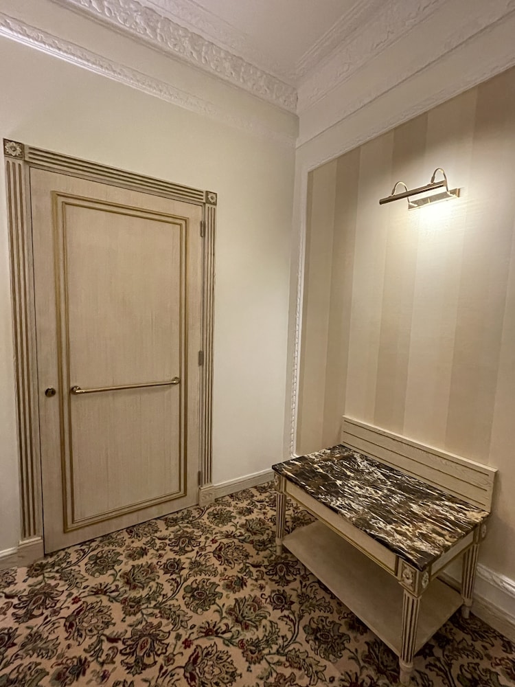 Royal Rose Hotel — снимок 5