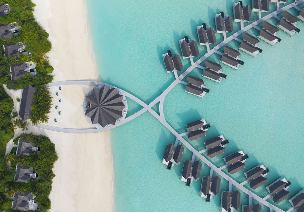 Kuredhivaru Resort and Spa — вид курорта