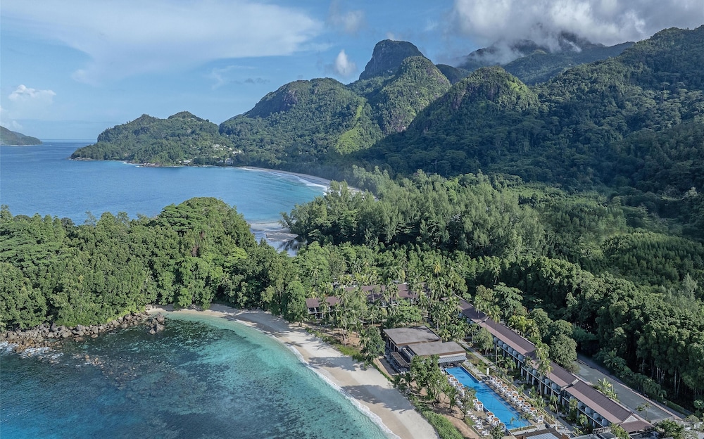 Avani Barbarons Seychelles Resort — вид курорта