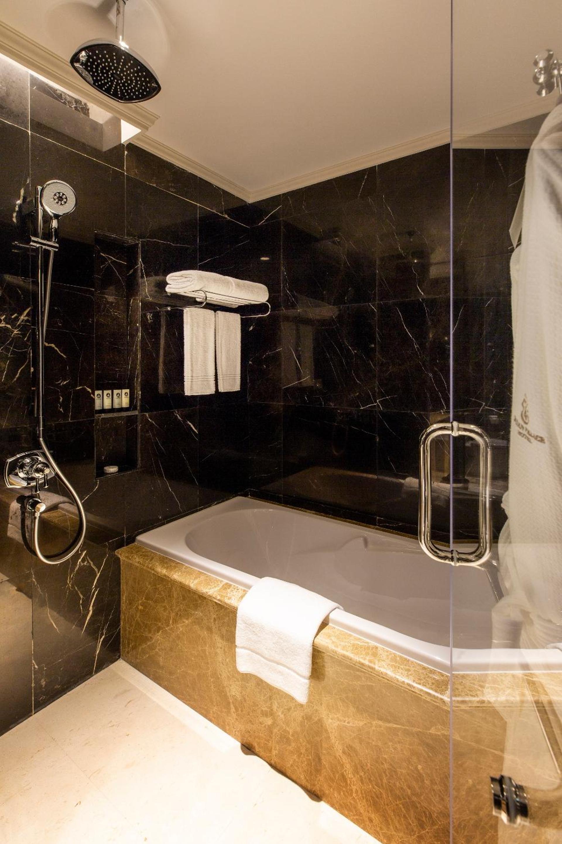 Ezdan Palace Hotel — снимок 25