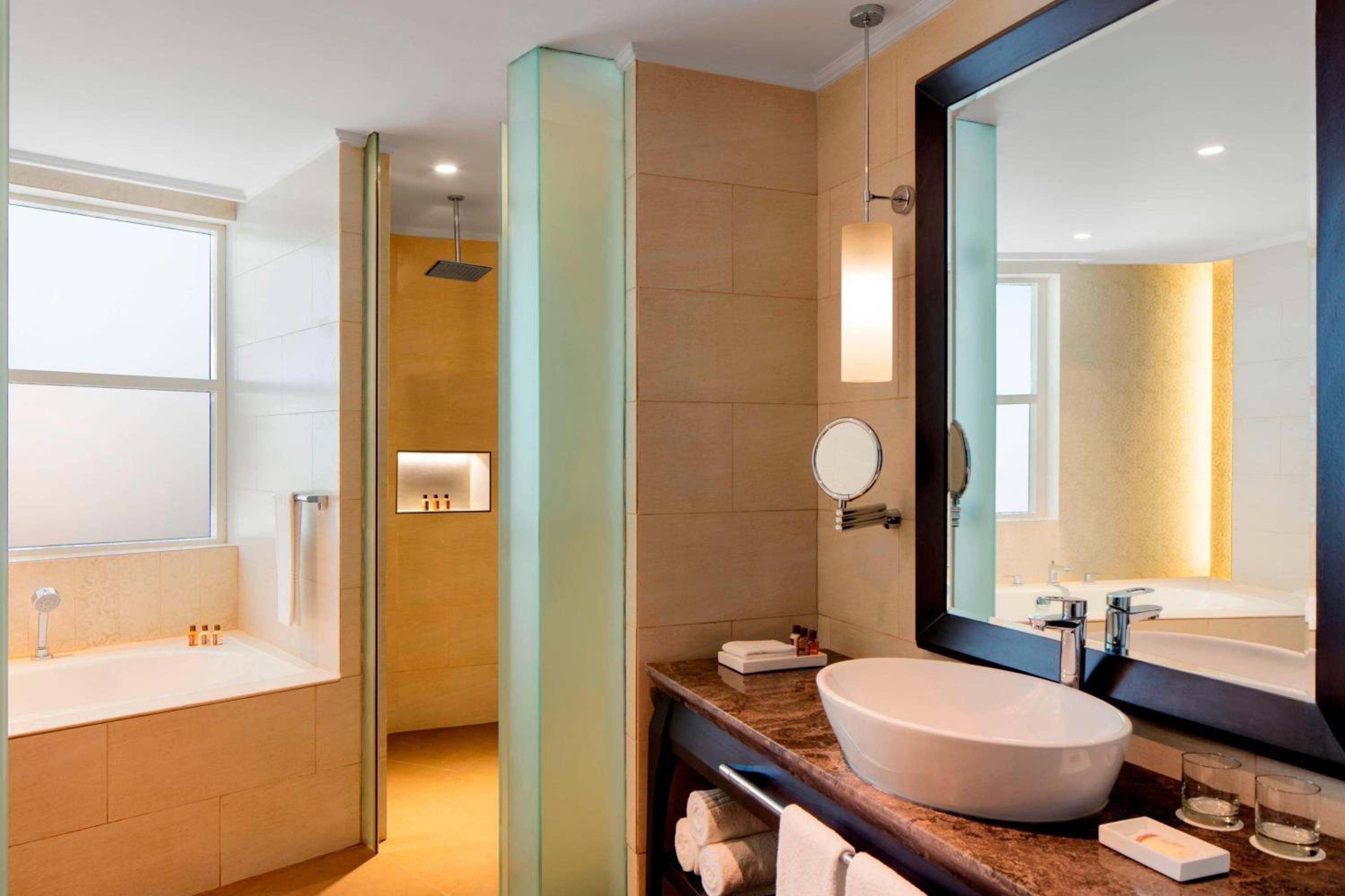 Sheraton Sharjah Beach Resort & Spa — снимок 20