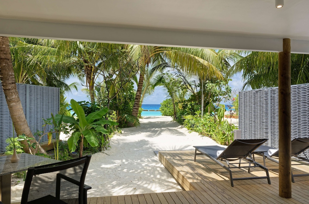 Outrigger Maldives Maafushivaru Resort — снимок 27