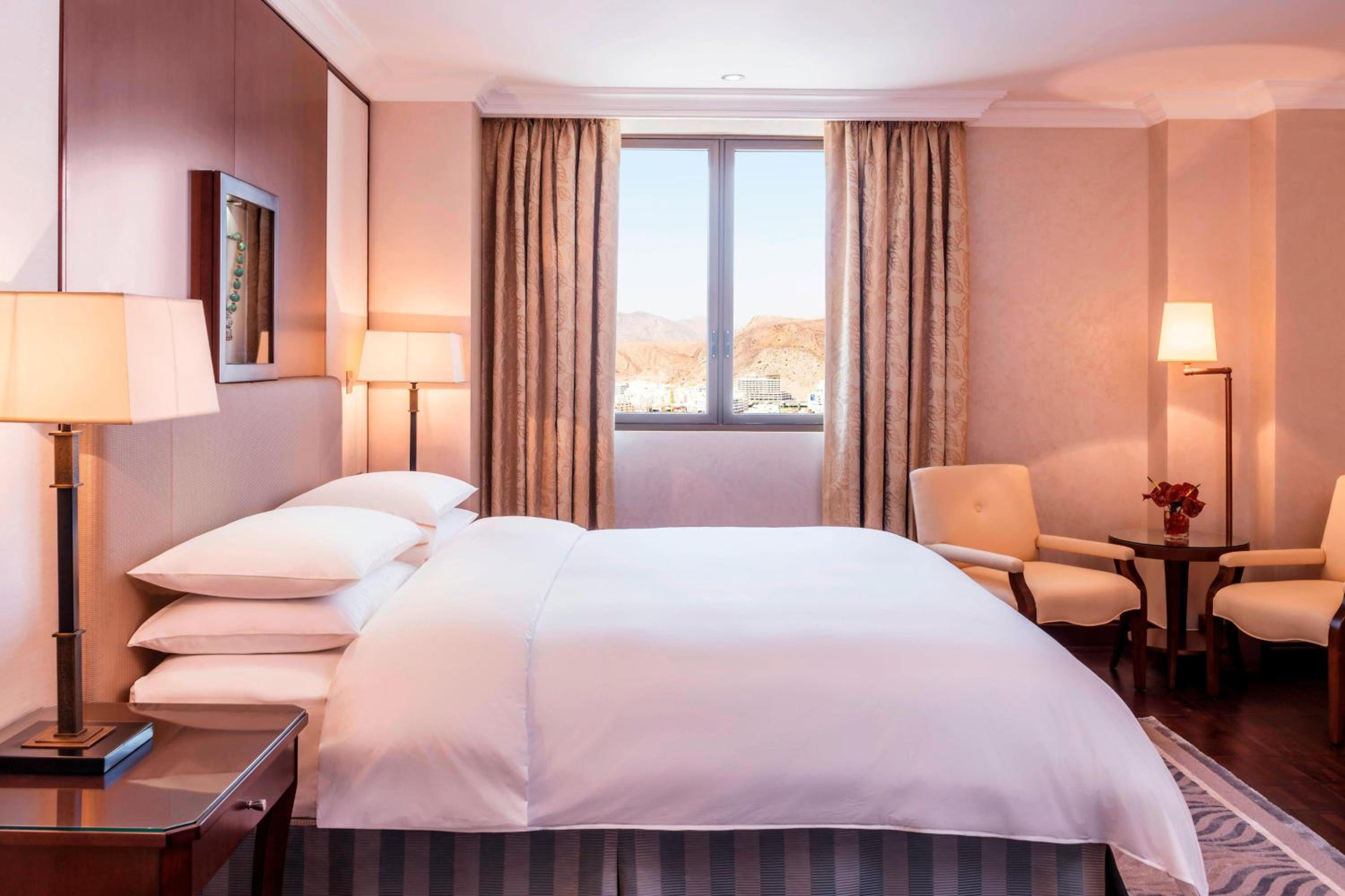 Sheraton Oman Hotel — снимок 28