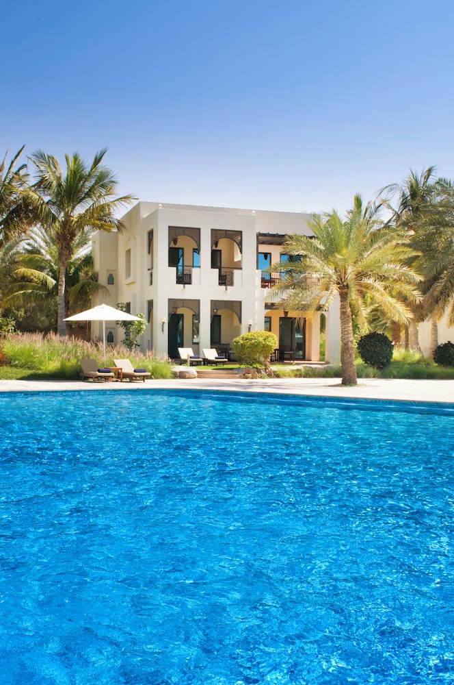 Hilton Ras Al Khaimah Beach Resort — вид курорта