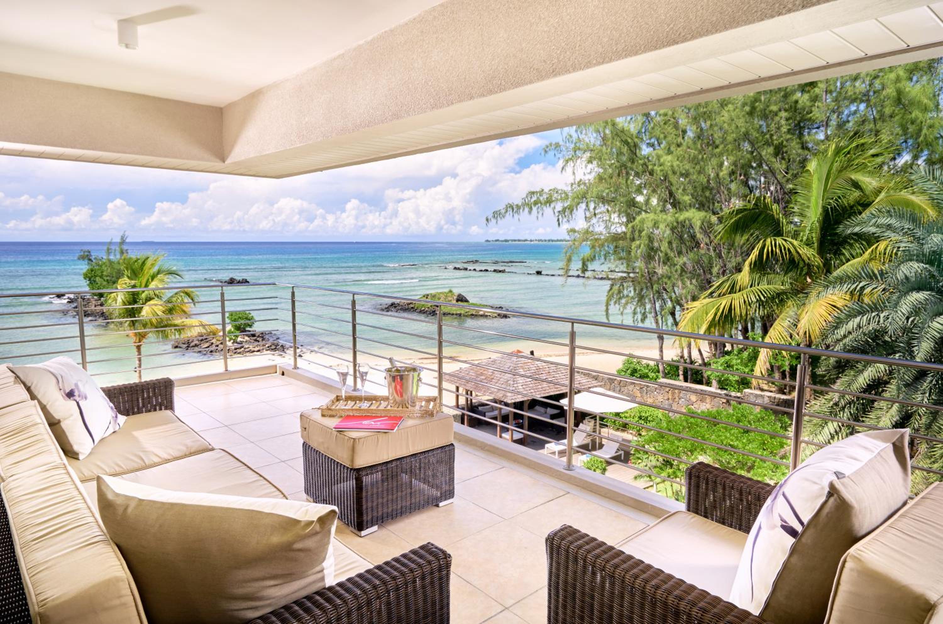 Bon Azur Beachfront Suites and Penthouses by Lov — снимок 7