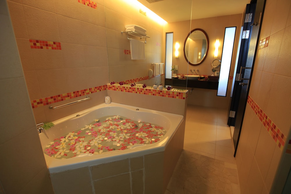 Hulhule Island Hotel — снимок 6