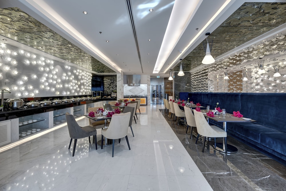 Royal Continental Suites — снимок 24