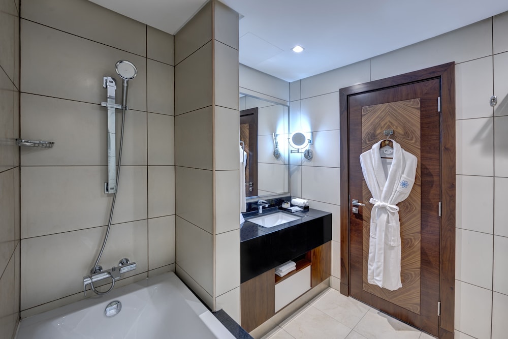 Royal Continental Suites — снимок 3