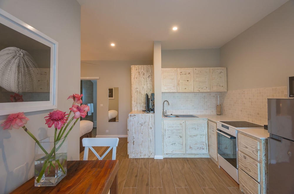 Le Nautique Luxury Beachfront Apartments — снимок 25