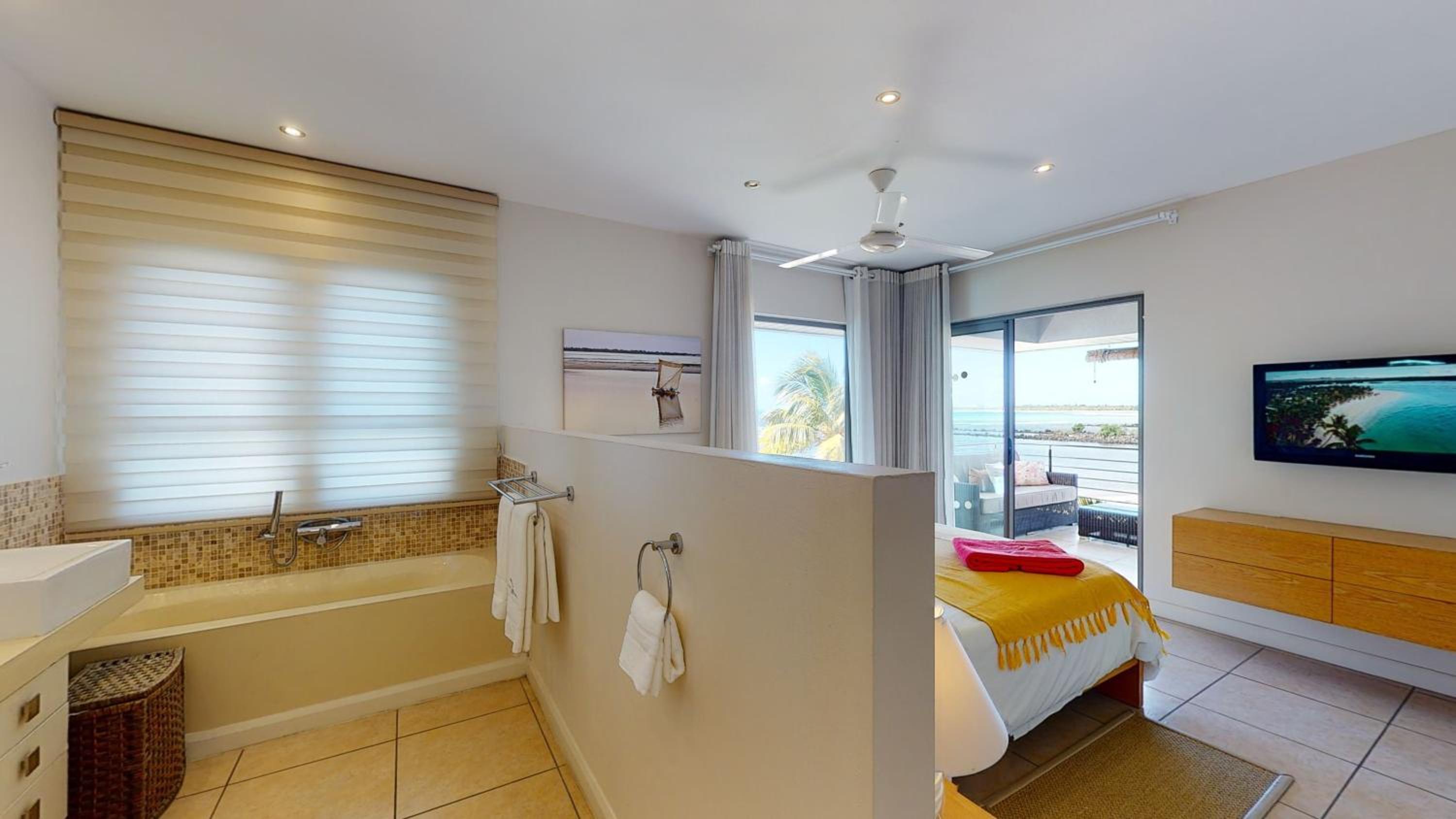Bon Azur Beachfront Suites and Penthouses by Lov — снимок 9