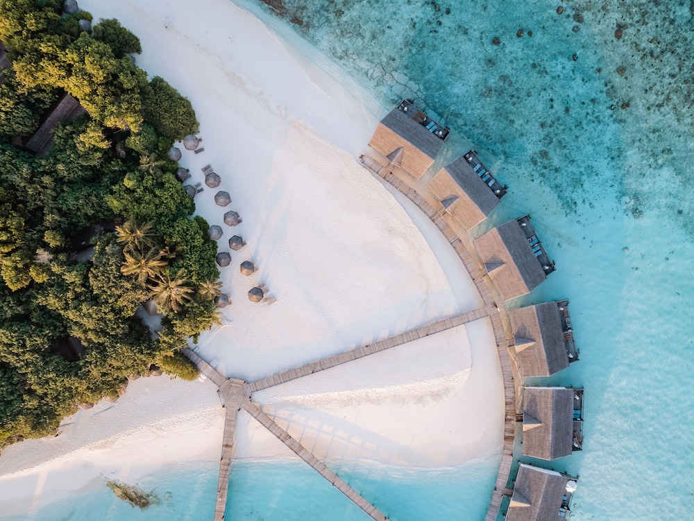 NH Collection Maldives Reethi Resort — вид курорта