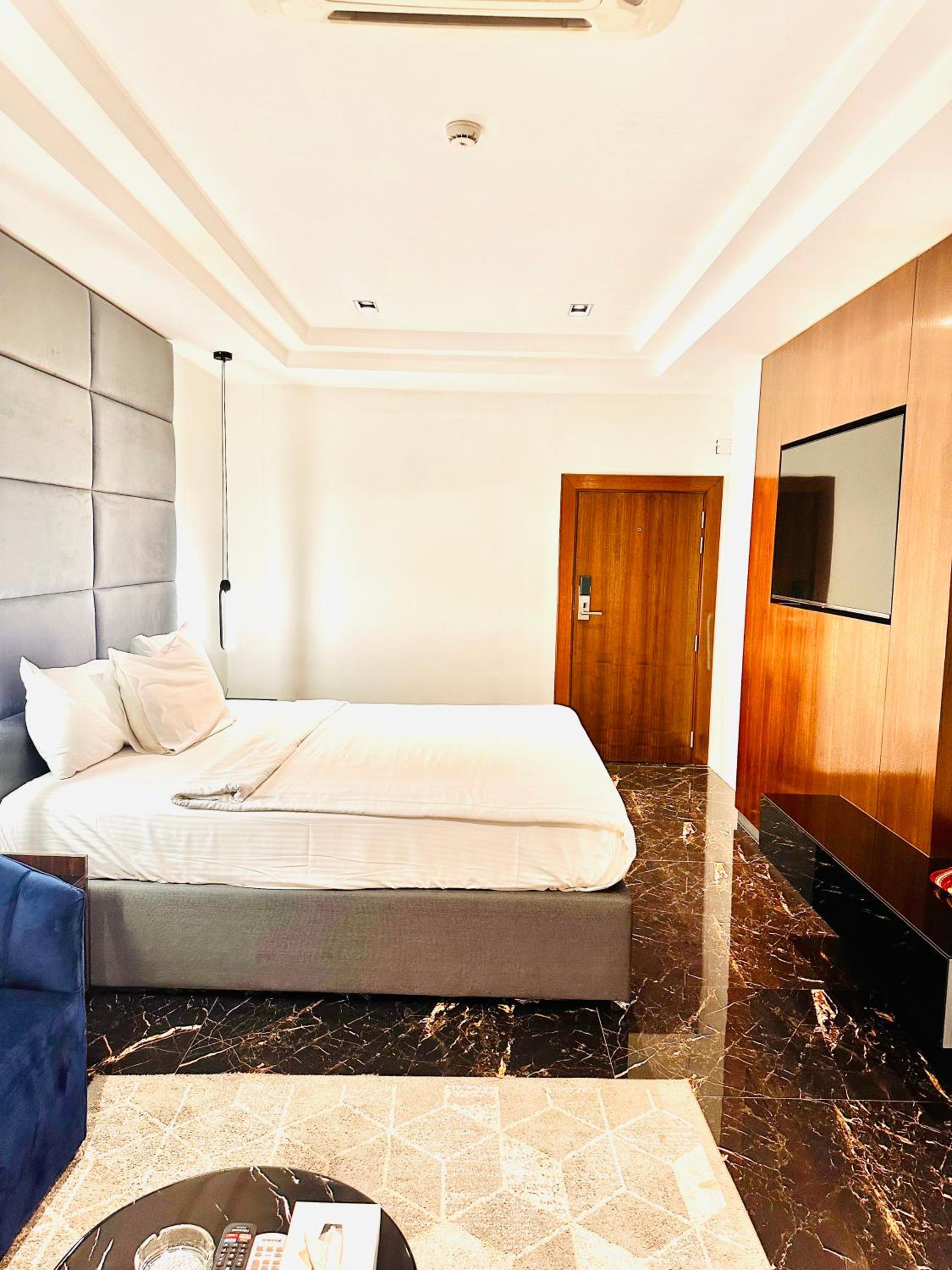 Kiev Tower Hotel Apartments — снимок 11