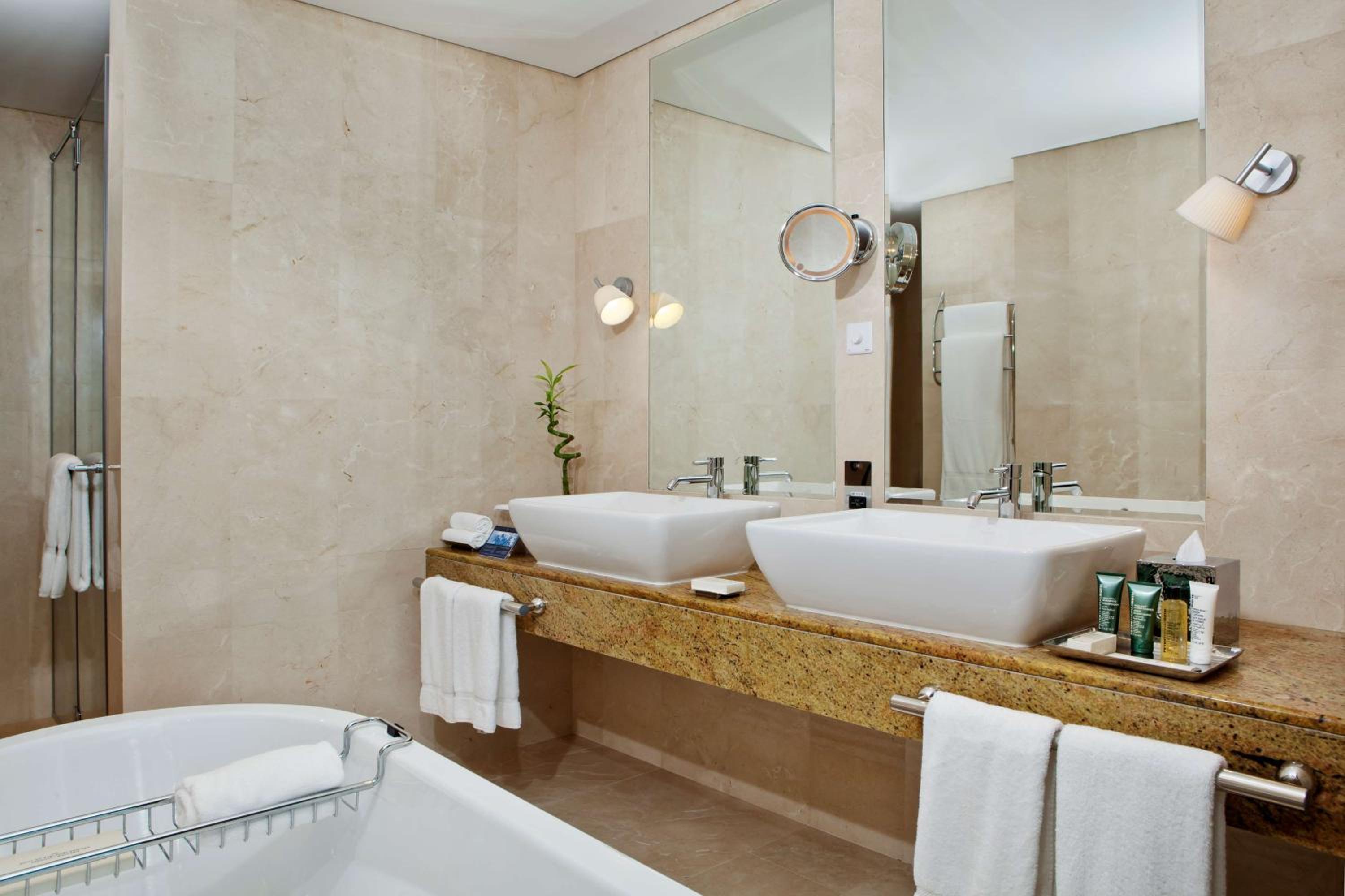 Hilton Doha — снимок 22