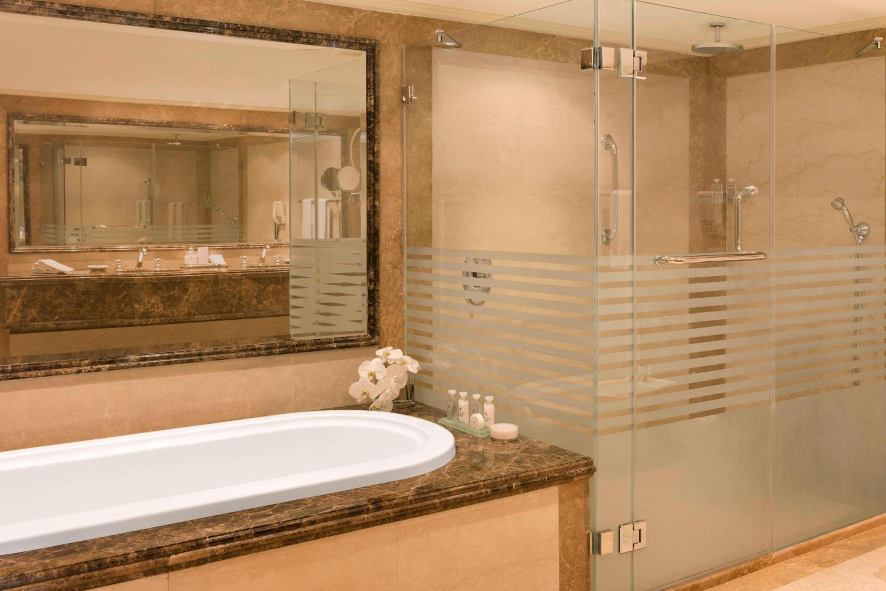 Sheraton Kuwait, A Luxury Collection Hotel, Kuwait City — снимок 6