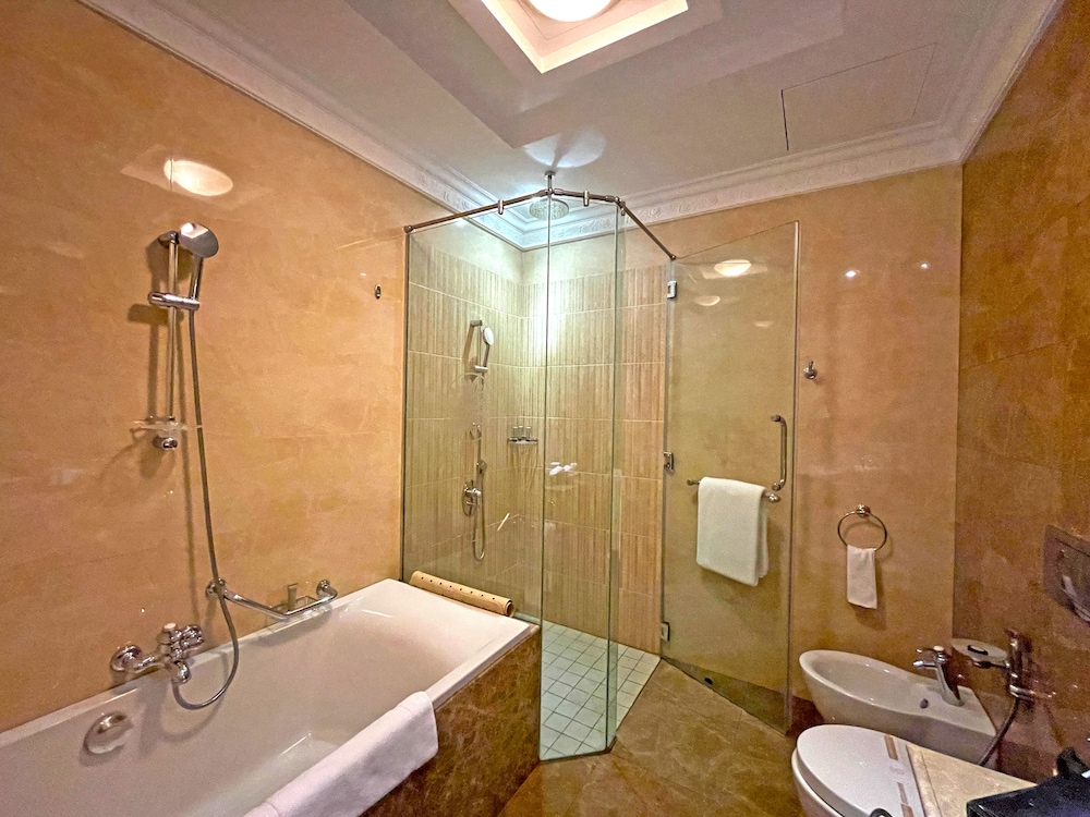 Royal Rose Hotel — снимок 13