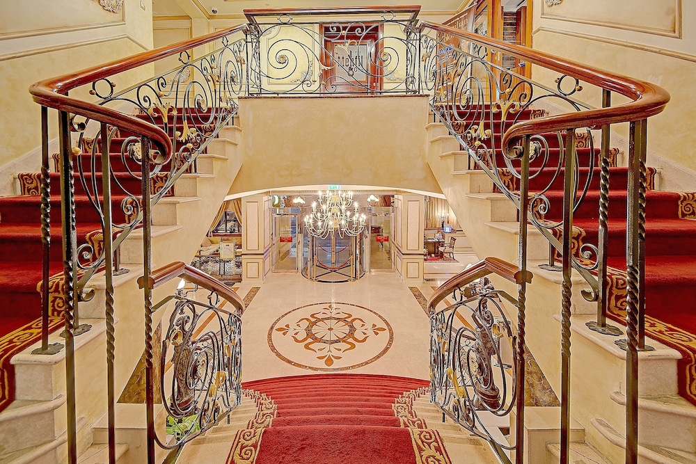 Ascot Hotel — снимок 11