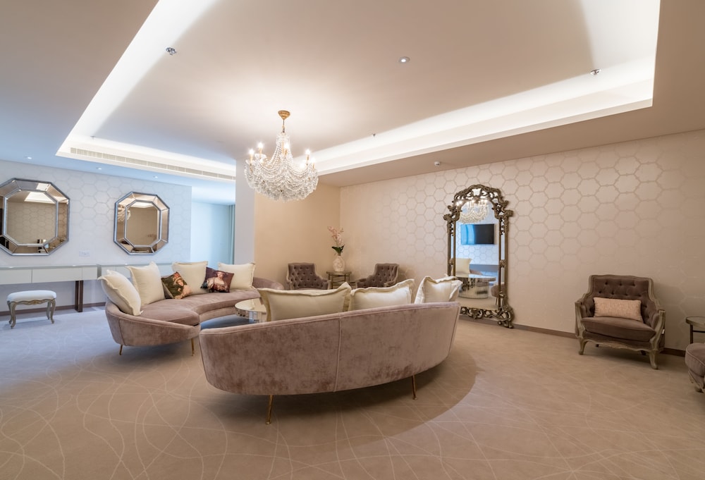 The Grove Hotel & Conference Centre — снимок 12
