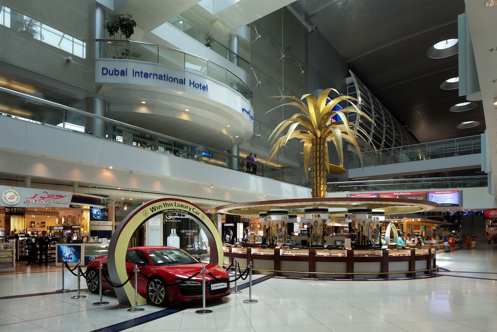 Dubai International Hotel, Dubai Airport — вид курорта