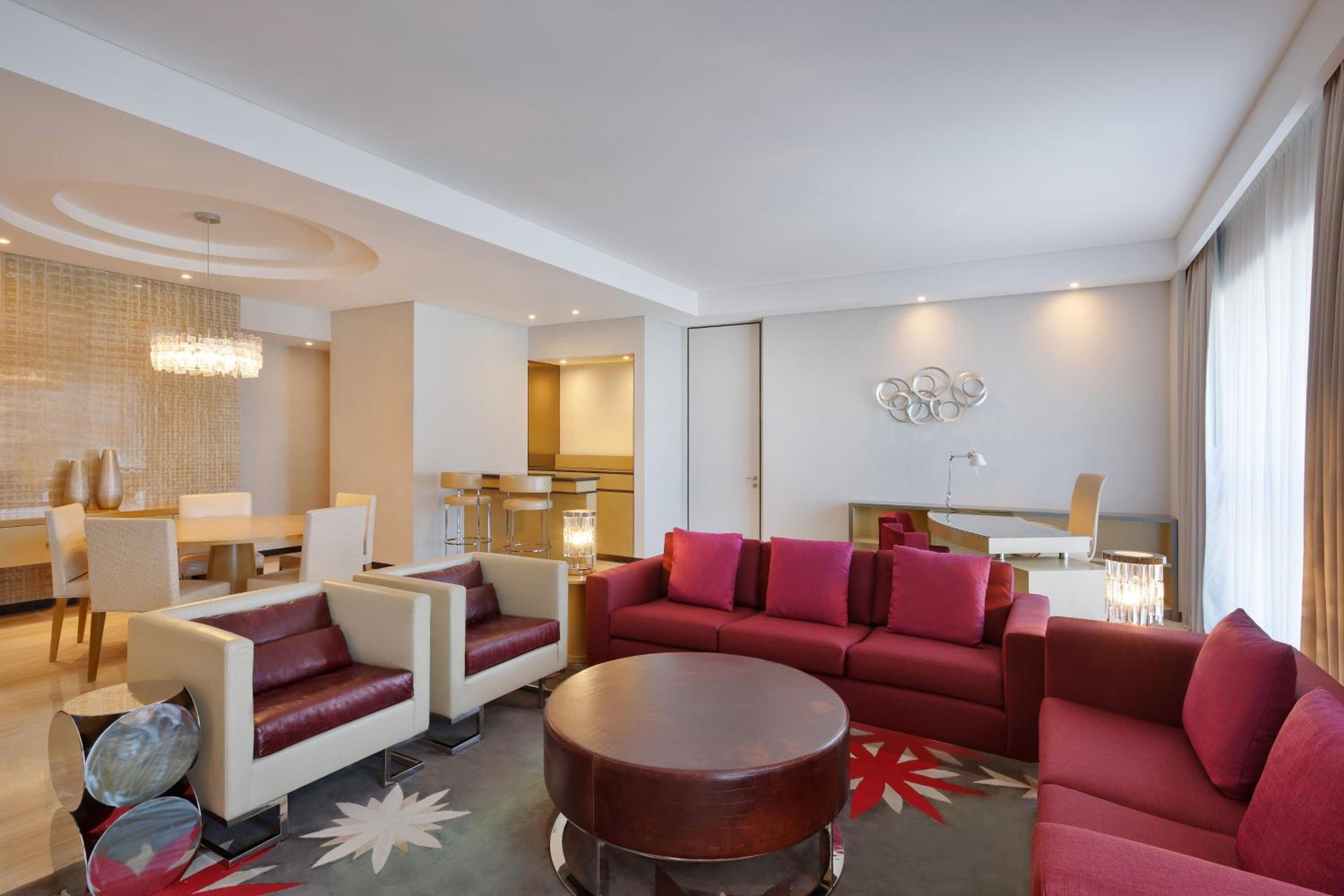 The Westin City Centre Bahrain — снимок 17