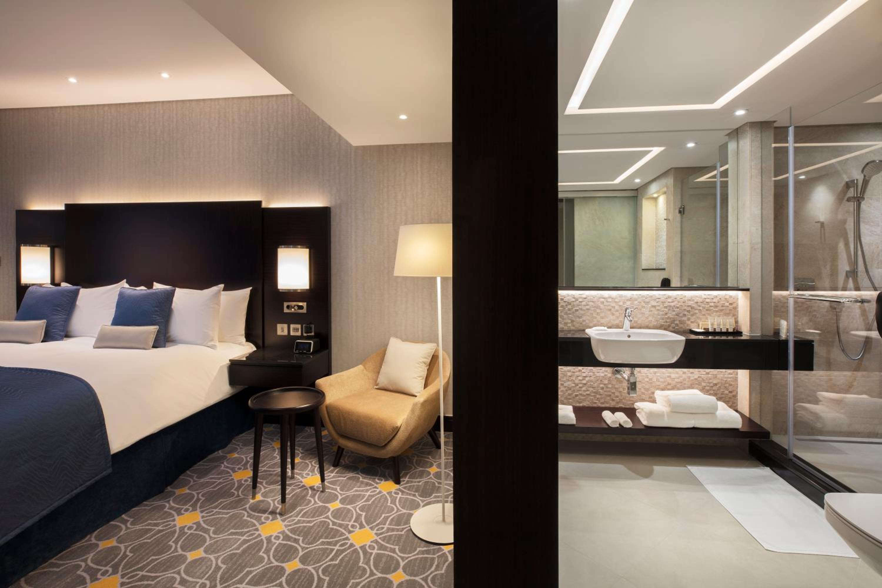 Crowne Plaza Bahrain, an IHG Hotel — снимок 29