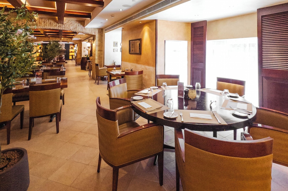 Crowne Plaza Abu Dhabi, an IHG Hotel — снимок 15